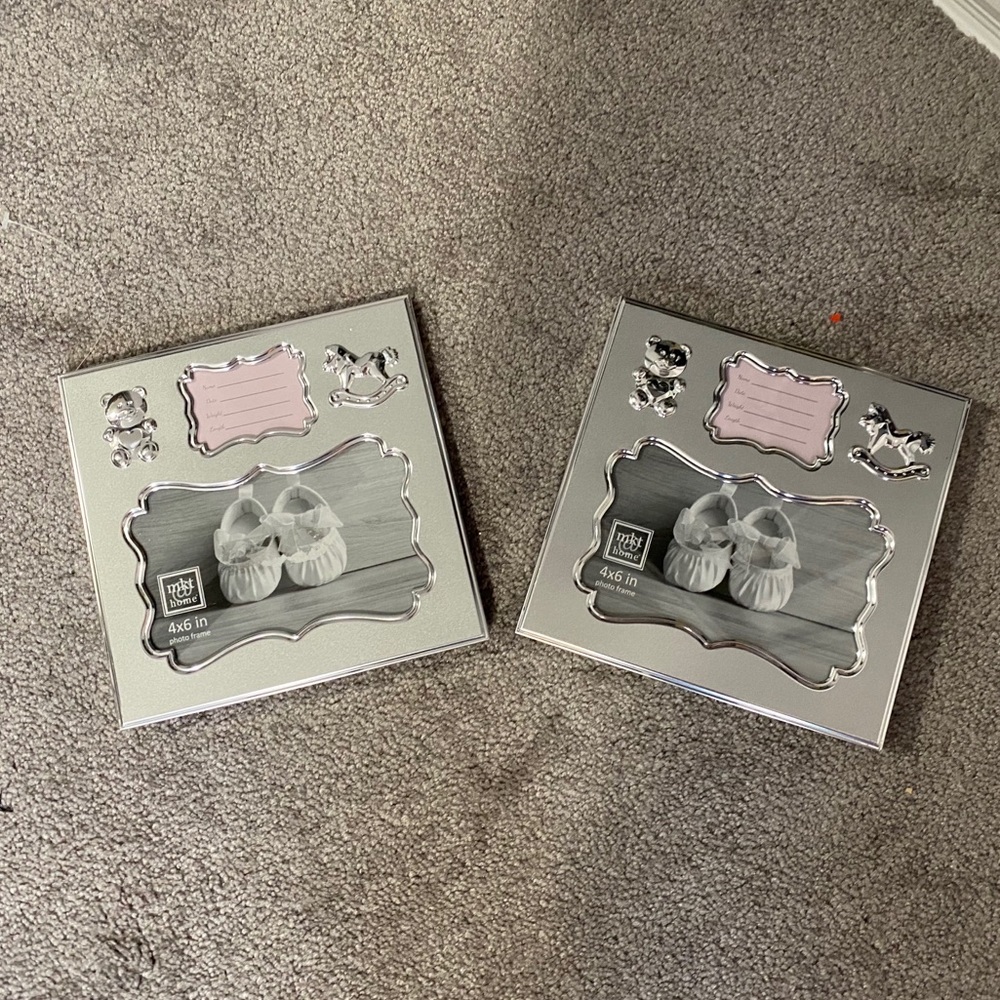 2 baby picture frames 🖼 - Picture 1 of 3